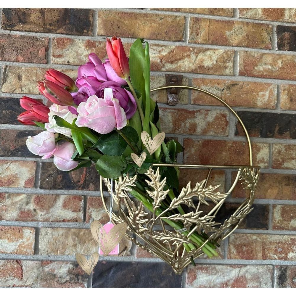 Gold accent wall metal basket magazine holder